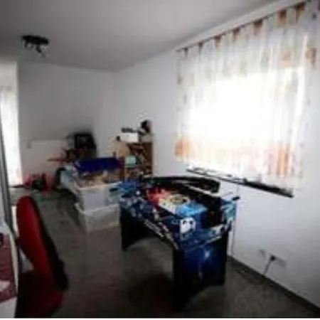 Kwatera prywatna Privat Inkl Eigenem Bad Wc Tv Kostenlosem Wifi Auf Einer Etage Waschmaschine Trockner Gegen Entgelt Nutzbar Bertrandt Ibm 4 Minuten Mercedes 8 Minuten Universitaet Stuttgart 16 Minuten Universitaet Tuebingen 28 Minuten Ein Lidl 140 Meter *