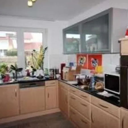 Privat Inkl Eigenem Bad Wc Tv Kostenlosem Wifi Auf Einer Etage Waschmaschine Trockner Gegen Entgelt Nutzbar Bertrandt Ibm 4 Minuten Mercedes 8 Minuten Universitaet Stuttgart 16 Minuten Universitaet Tuebingen 28 Minuten Ein Lidl 140 Meter Kwatera prywatna Ehningen
